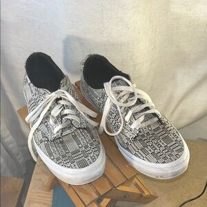Van’s‎ Ultracush Off the Wall Black and White Graphic Lace Up Sneakers 9